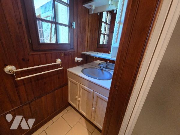 YVETOT, pavillon d'~101 m², sur sous sol complet, 2 chambres, 1 bureau sur terrain d'~ 680m².