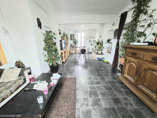 Maison indépendante sur sous sol avec terrain et garage