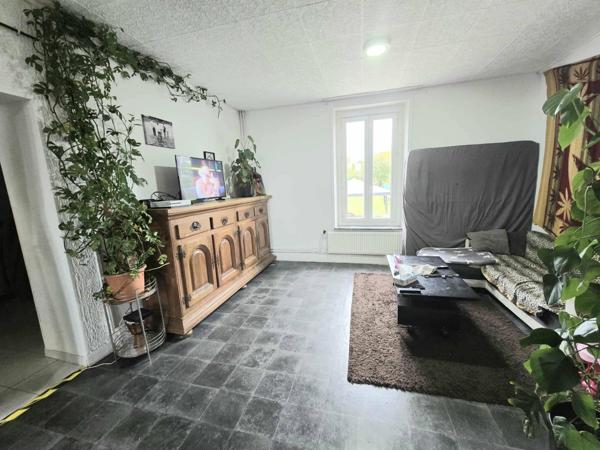 Maison indépendante sur sous sol avec terrain et garage