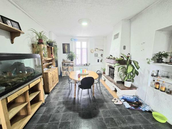 Maison indépendante sur sous sol avec terrain et garage