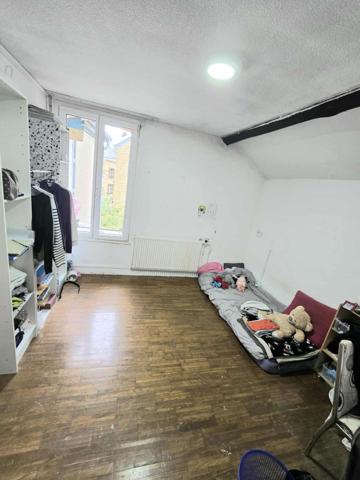 Maison indépendante sur sous sol avec terrain et garage