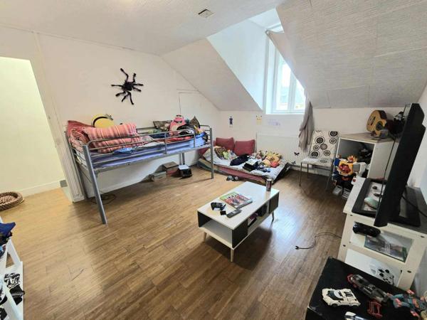 Maison indépendante sur sous sol avec terrain et garage