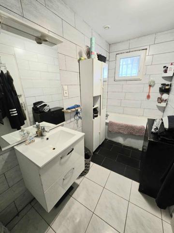 Maison indépendante sur sous sol avec terrain et garage