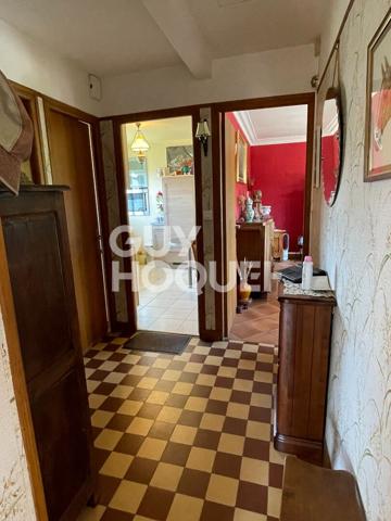 10 Km de BERNAY, dans un bourg tous commerces