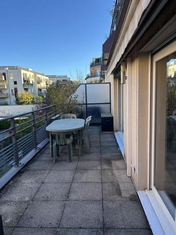 T3 NON MEUBLE – 70 m2 – BALCON – GARAGE – 69300 CALUIRE ET CUIRE