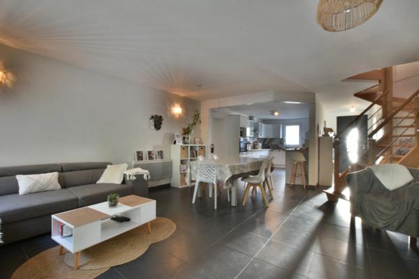 Maison à louer 7 pièces PELLOUAILLES LES VIGNES (49)