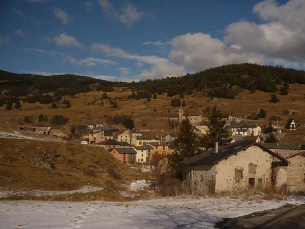 Vente                                                      Terrain
                        
                                         925 m2                     à Puyvalador