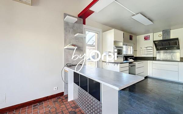 Maison à vendre    10 pièces •  Cournon-d'Auvergne