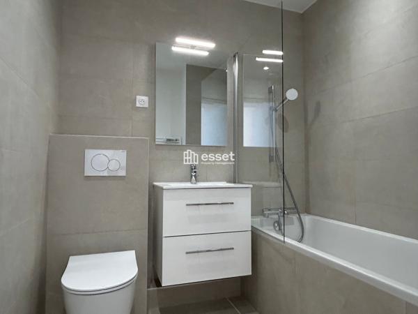 Location Appartement 4 pièces 109.4 m² - Paris 75016
