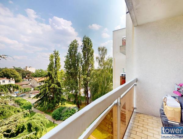 Rare appartement avec balcon proximité Mairie LILAS