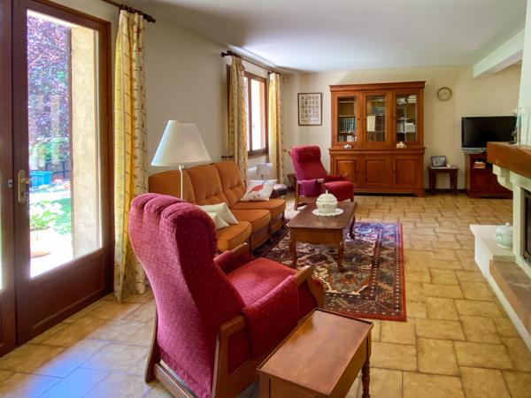 Maison
         13 pièces
        - 285 m² 490 000 € *