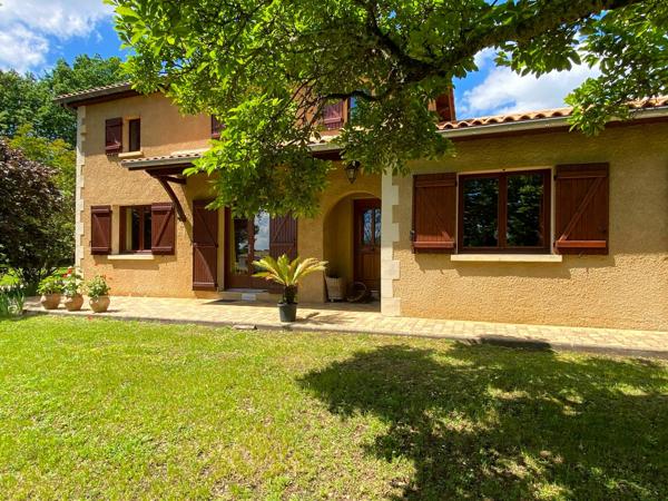 Maison
         13 pièces
        - 285 m² 490 000 € *
