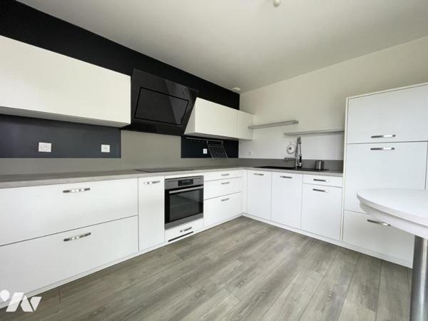 LOCMINE proche du centre ville maison de 2007 avec 4 chambres sur 741 m²