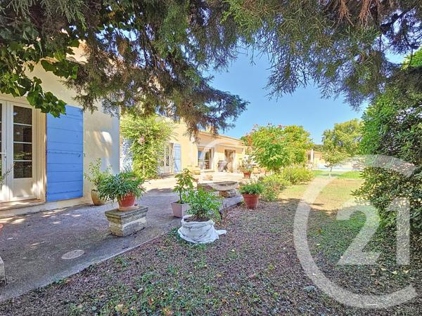 Maison à vendre  9 pièces - 225,80 m2 ST MARTIN DE CRAU - 13