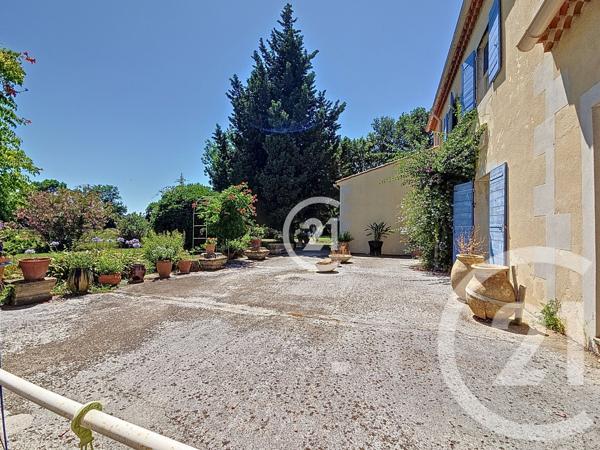 Maison à vendre  9 pièces - 225,80 m2 ST MARTIN DE CRAU - 13