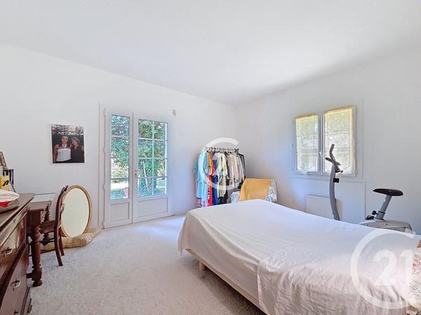 Maison à vendre  9 pièces - 225,80 m2 ST MARTIN DE CRAU - 13