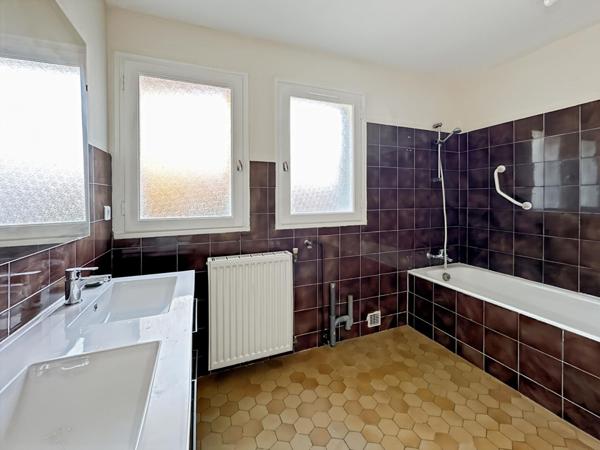 Maison à fort potentiel - 146m² habitables + garage 53m² - quartier des demoiselles