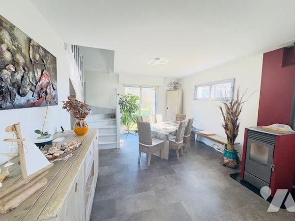 Charmante Maison des Années 1985 Entièrement Rénovée
Découvrez cette magnifique propriété prop...