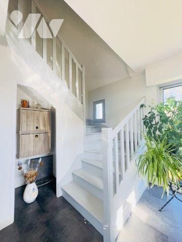 Charmante Maison des Années 1985 Entièrement Rénovée
Découvrez cette magnifique propriété prop...