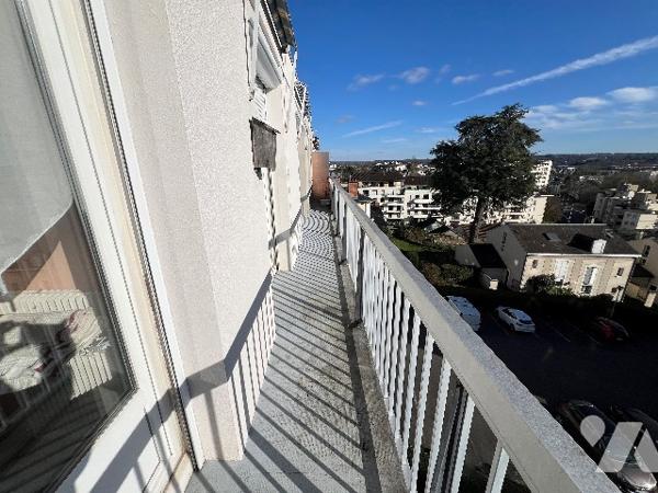 Type 4 situé au 4éme et dernier étage avec terrasse de 40 m²