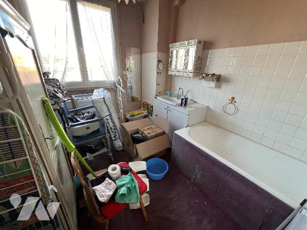 Type 4 situé au 4éme et dernier étage avec terrasse de 40 m²
