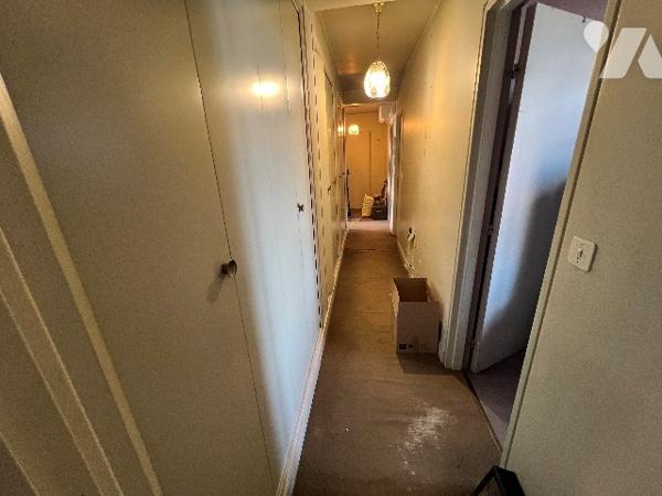 Type 4 situé au 4éme et dernier étage avec terrasse de 40 m²