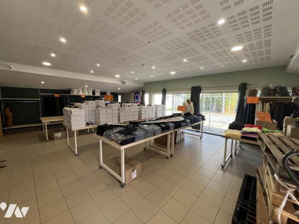 Ensemble immobilier local commercial et habitation