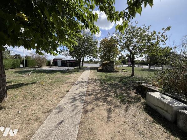 Ensemble immobilier local commercial et habitation