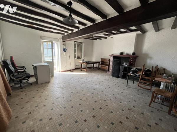 Ensemble immobilier local commercial et habitation