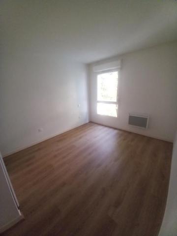 Bordeaux, rue colette T4 au pied du tram