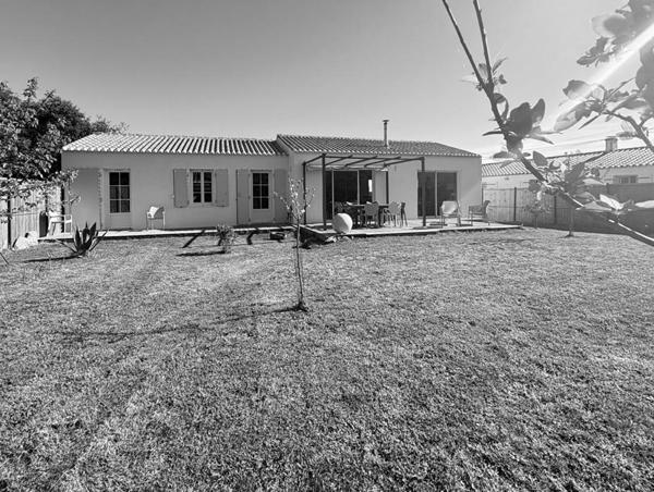 SORTIE PORT JOINVILLE  Maison neuve au calme avec jardin arboré