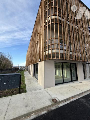 PONT-L'EVEQUE - LOCAL COMMERCIAL NEUF – REZ-DE-CHAUSSÉE – ACCESSIBILITÉ A13 / A132