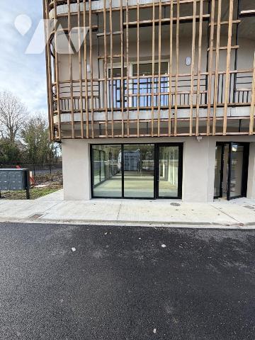 PONT-L'EVEQUE - LOCAL COMMERCIAL NEUF – REZ-DE-CHAUSSÉE – ACCESSIBILITÉ A13 / A132