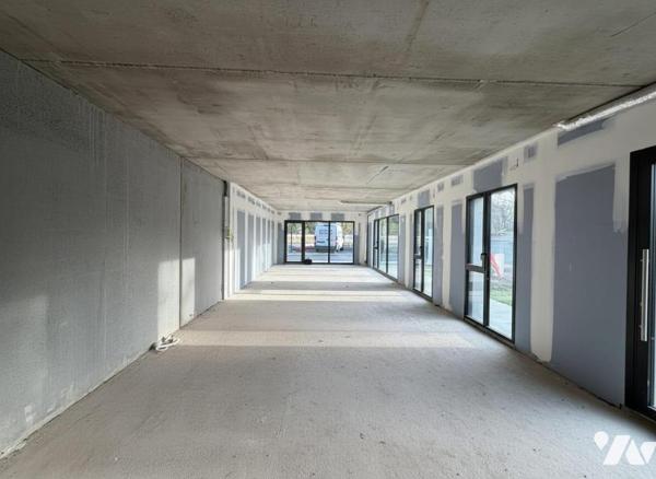 PONT-L'EVEQUE - LOCAL COMMERCIAL NEUF – REZ-DE-CHAUSSÉE – ACCESSIBILITÉ A13 / A132