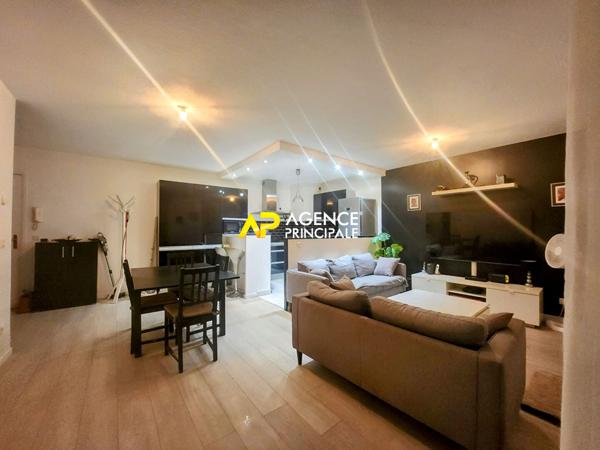 Appartement 4 pièces, 2 chambres, 2 parkings , cave et balcon en centre ville d'ARGENTEUIL €245 000 ** - Référence 4339