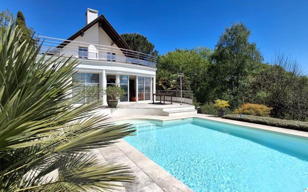 Maison à vendre    7 pièces •  Serres-Castet