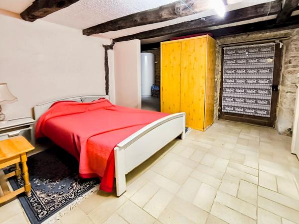 Maison en pierre 221m², 4 chambres, piscine, proche Catus, terrain 6ha.