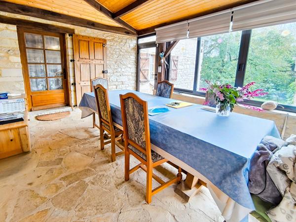 Maison en pierre 221m², 4 chambres, piscine, proche Catus, terrain 6ha.