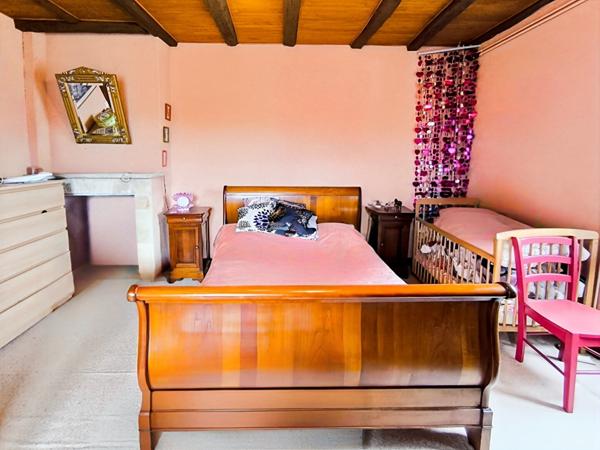 Maison en pierre 221m², 4 chambres, piscine, proche Catus, terrain 6ha.