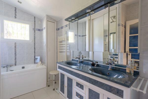 Propriete à vendre 5 pièces CABRIERES (30)