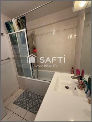 Appartement 3 pièces 2 chambres de 60 m2 Terrasse de 10 m2 Dernière étage DPE "C"