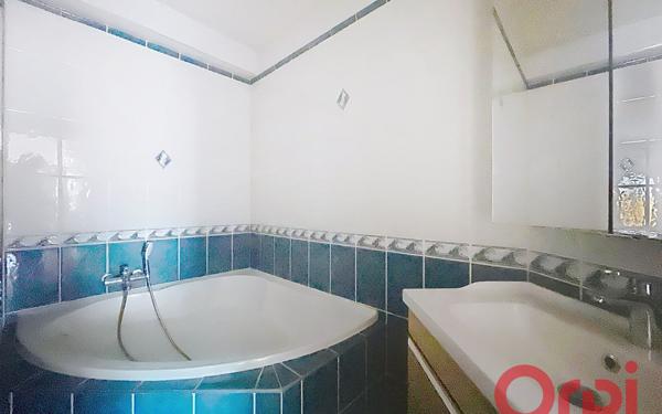 Appartement à louer    3 pièces • 69,30 m2 Saint-Alban-de-Roche