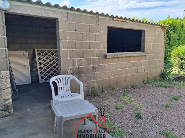 Maison de ville, 2 ch + bureau, jardin avec dépendance