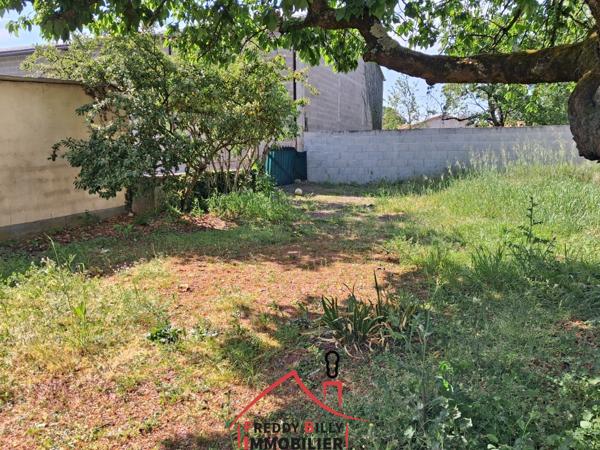 Maison de ville, 2 ch + bureau, jardin avec dépendance