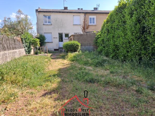 Maison de ville, 2 ch + bureau, jardin avec dépendance