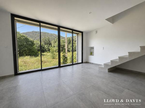 Maison de village rénovée avec vue sur les monts d’Ardèche