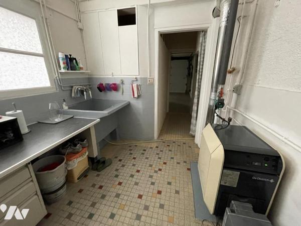Maison 5 pièces avec garage et jardin.