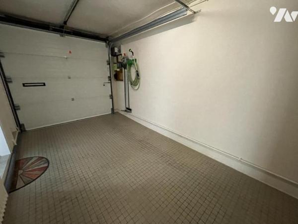 Maison 5 pièces avec garage et jardin.