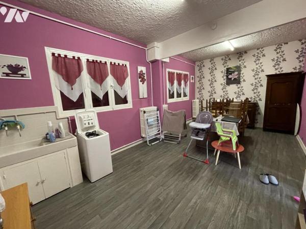 Maison 5 pièces avec garage et jardin.