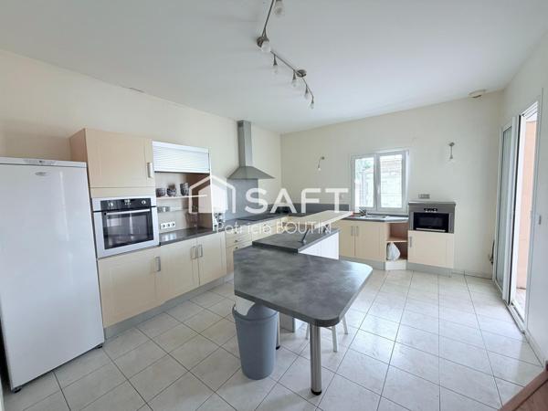 APPARTEMENT SPACIEUX AVEC 4 CHAMBRES ET TERRASSE + PLACES DE PARKING AU CENTRE VILLE DE NIORT !
